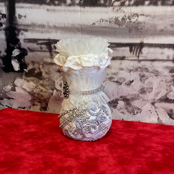 Vintage Lace Rhinestone Embellished Night Ambiance Lighted Decor Vase - Picture 6 of 15